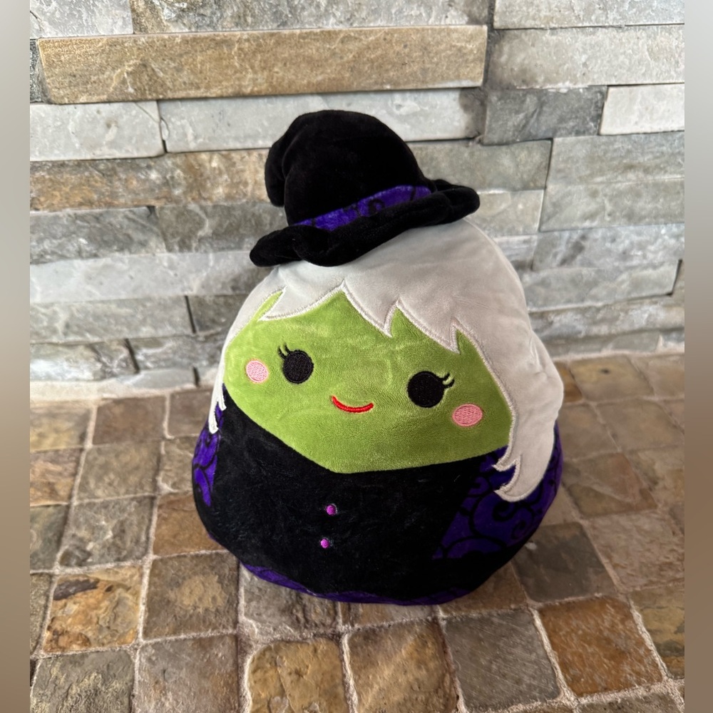 Squishmallow flip a mellow witch/pot